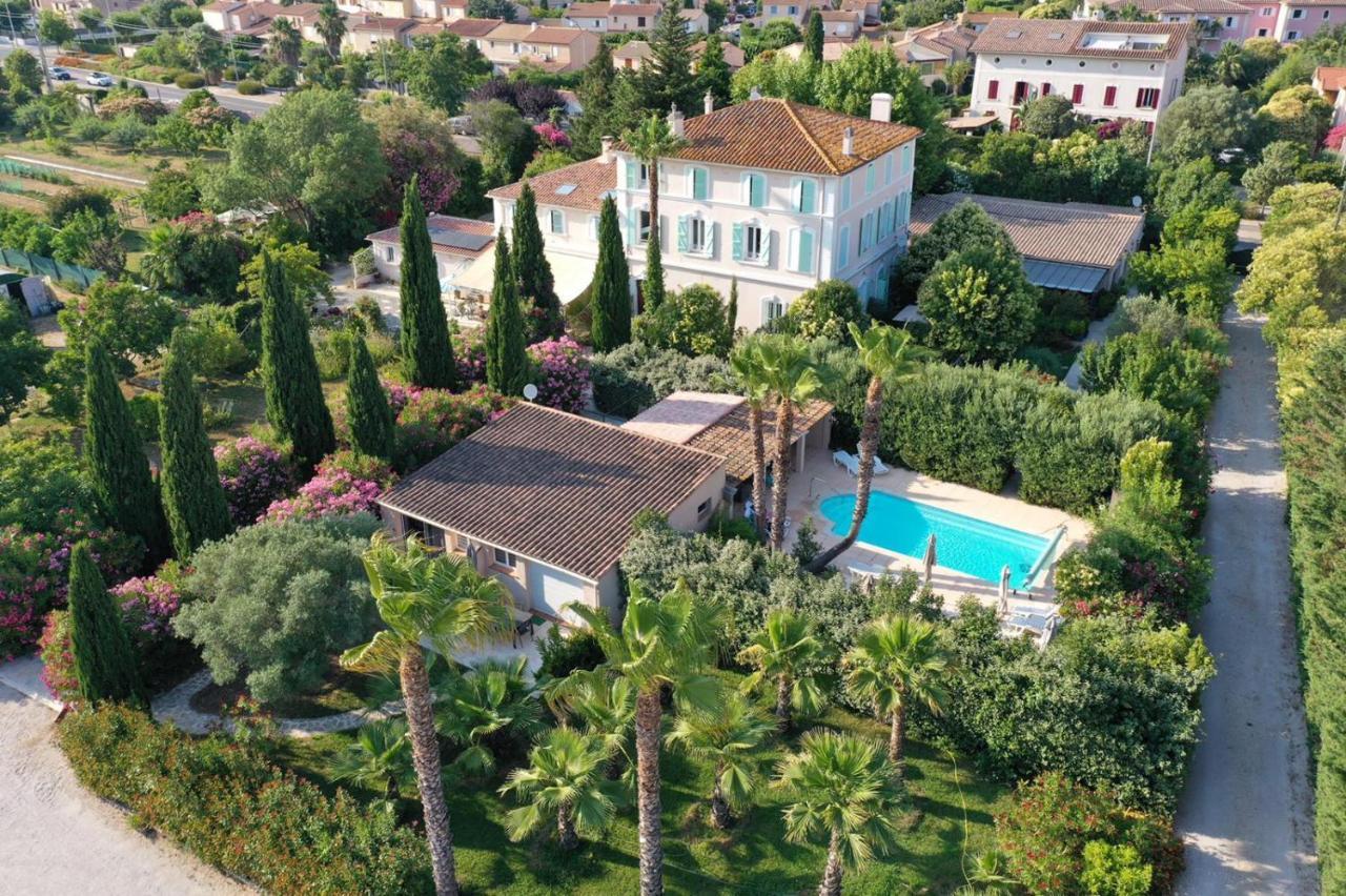 Domaine De L'Aufrene Bed & Breakfast Hyeres Bagian luar foto