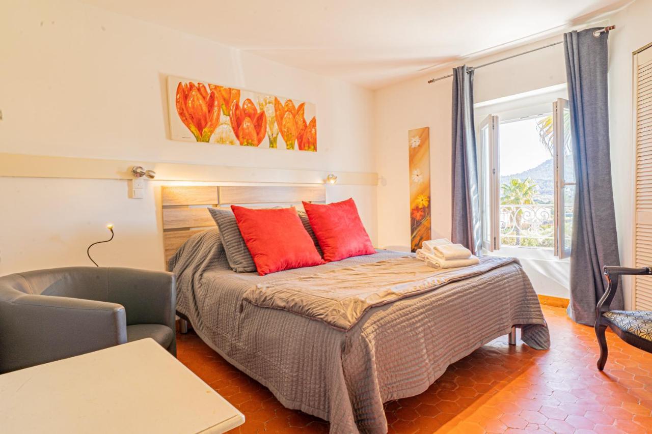 Domaine De L'Aufrene Bed & Breakfast Hyeres Bagian luar foto