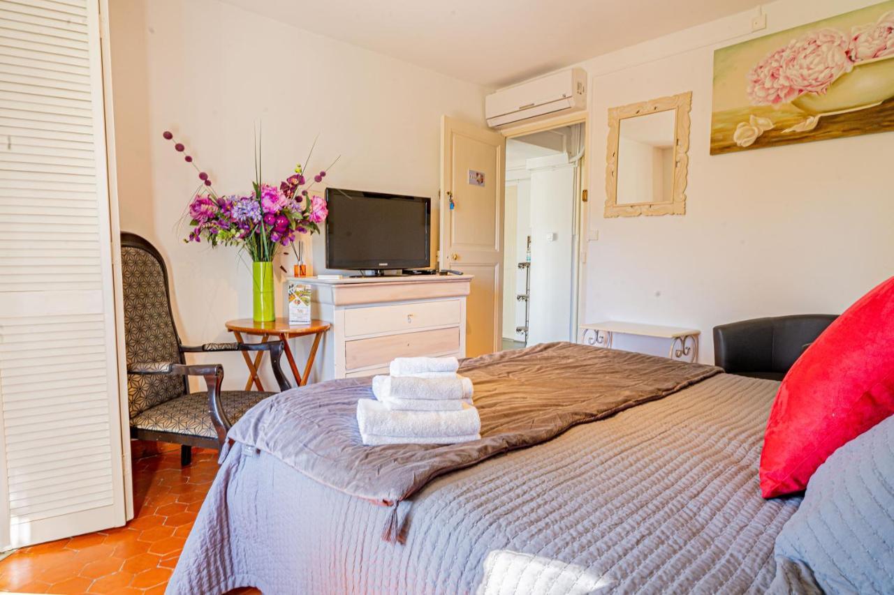 Domaine De L'Aufrene Bed & Breakfast Hyeres Bagian luar foto