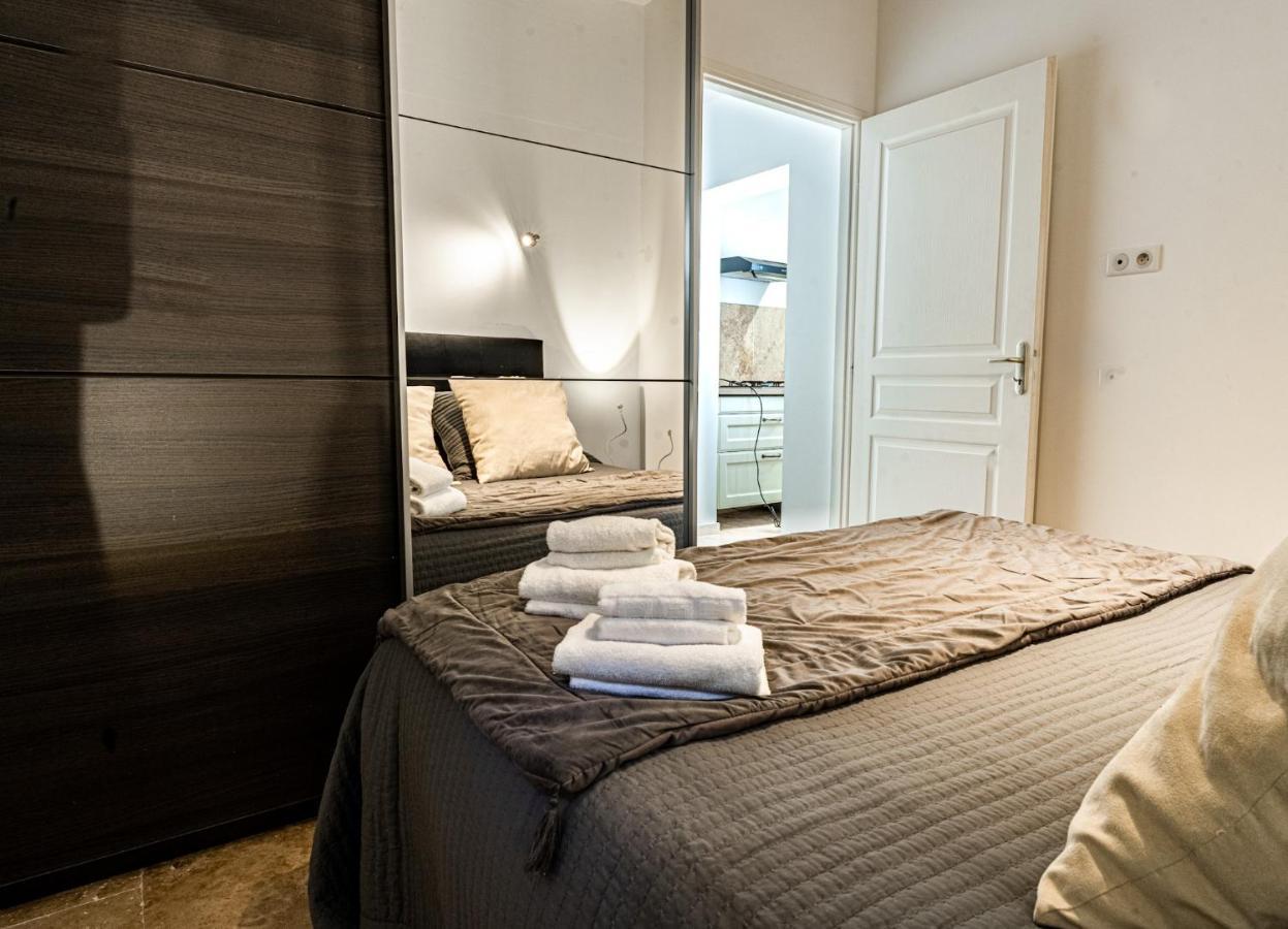 Domaine De L'Aufrene Bed & Breakfast Hyeres Bagian luar foto