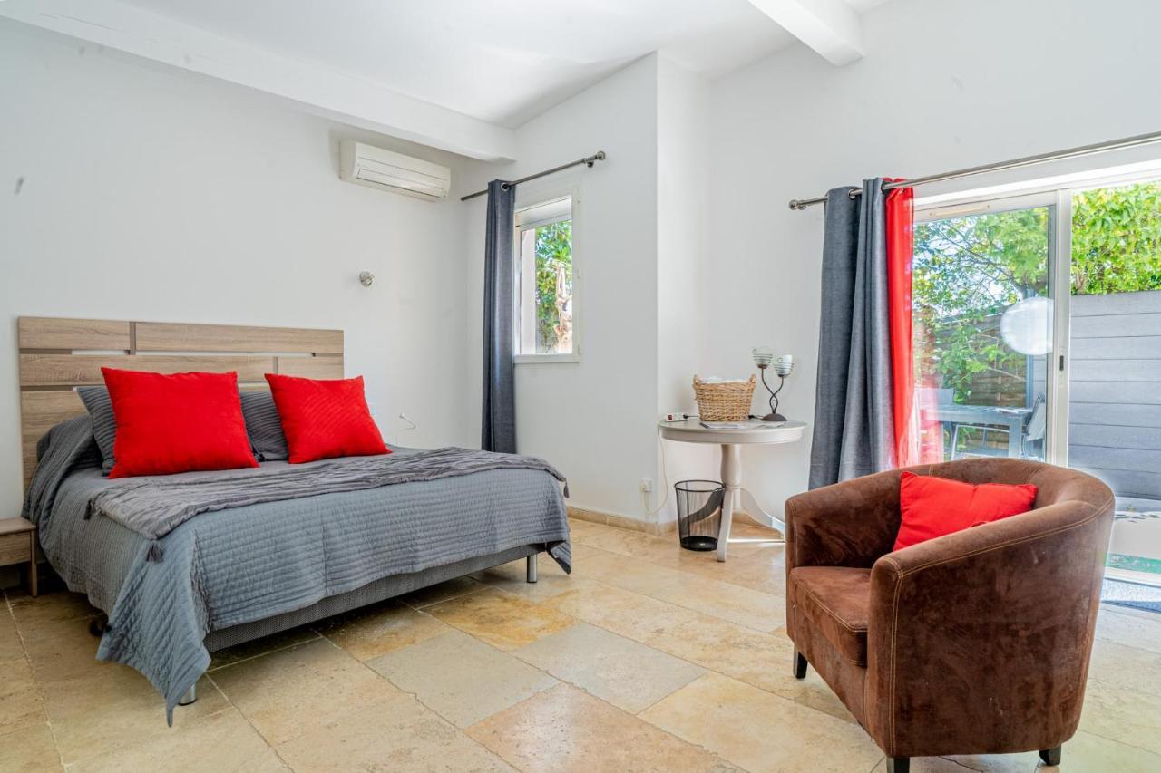 Domaine De L'Aufrene Bed & Breakfast Hyeres Bagian luar foto