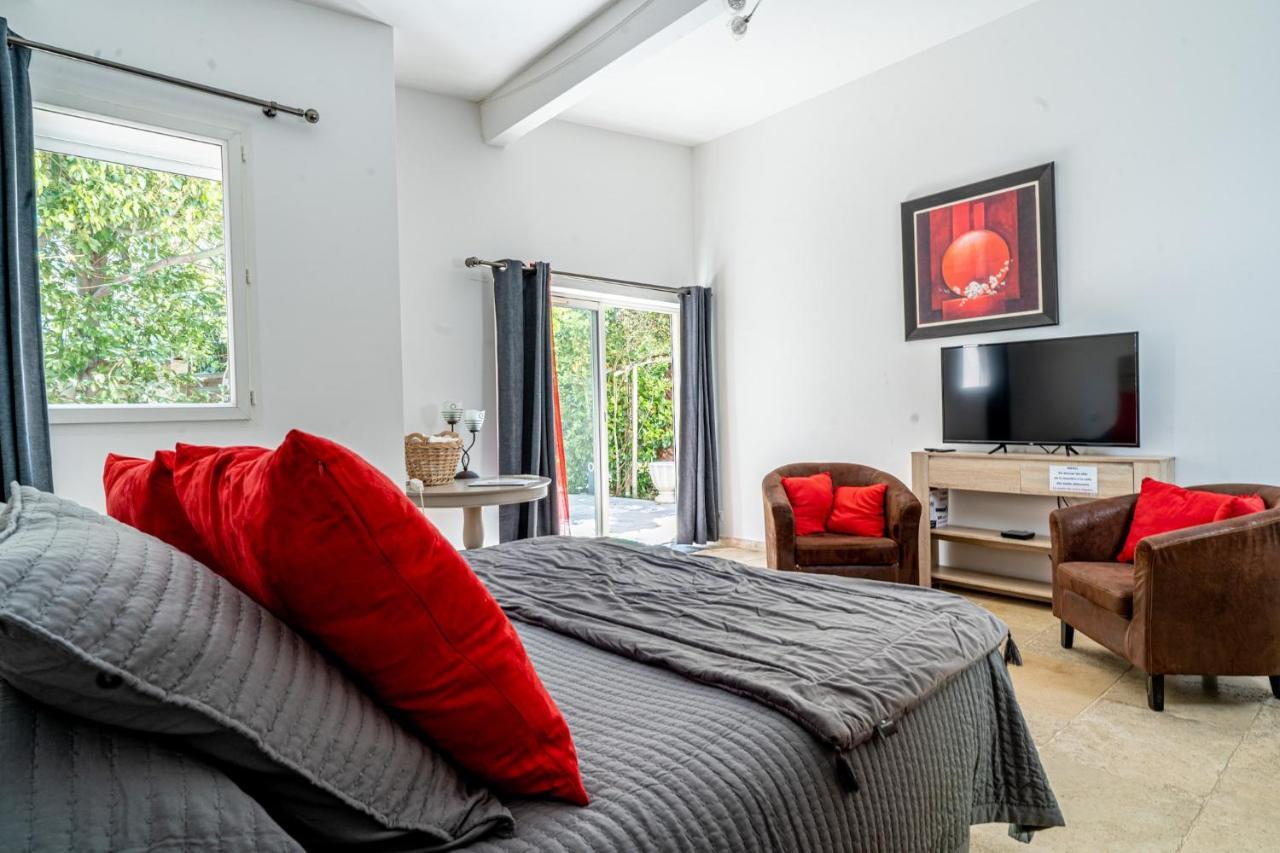 Domaine De L'Aufrene Bed & Breakfast Hyeres Bagian luar foto