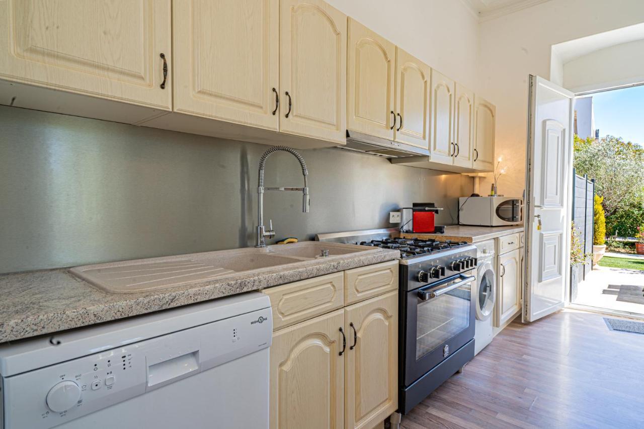 Domaine De L'Aufrene Bed & Breakfast Hyeres Bagian luar foto
