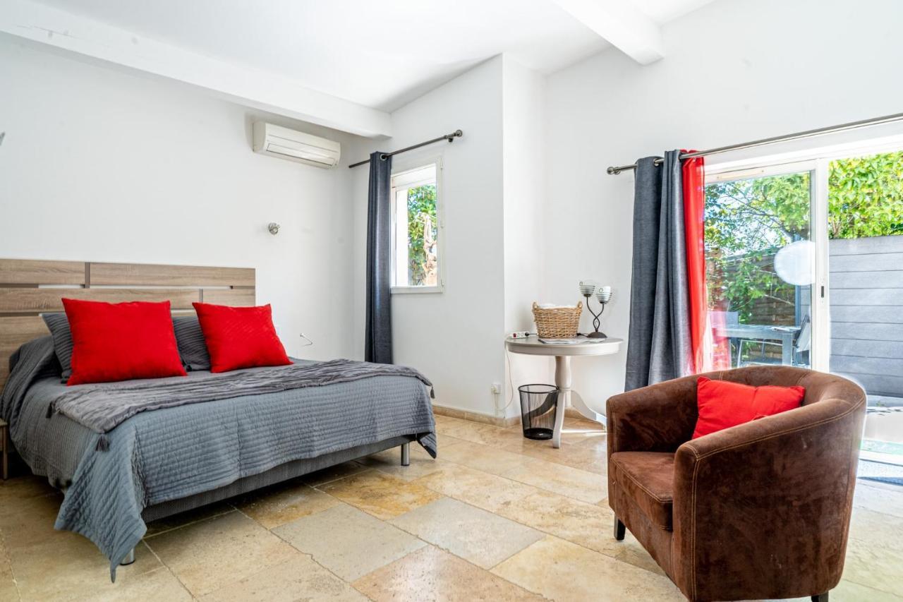 Domaine De L'Aufrene Bed & Breakfast Hyeres Bagian luar foto