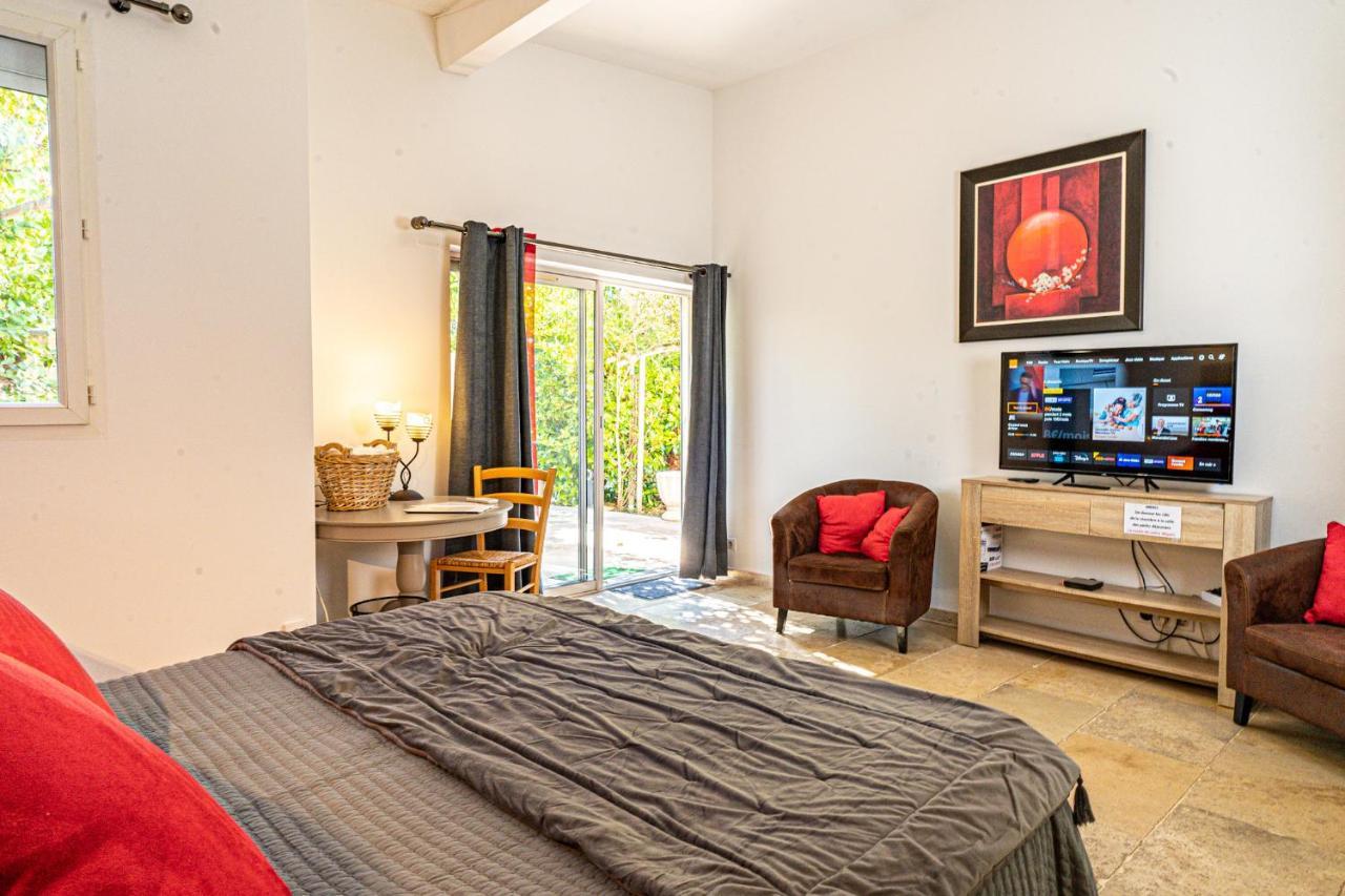 Domaine De L'Aufrene Bed & Breakfast Hyeres Bagian luar foto